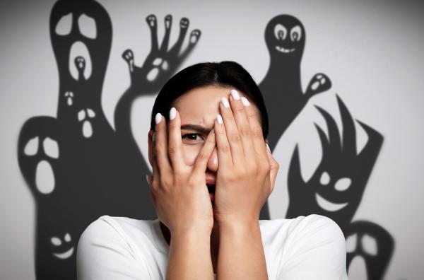 Bild 1 von 2: Ein Trauma verfolgt Betroffene oft ein Leben lang und kann für wiederkehrende Konflikte in Beziehungen, diffuse innere Leere oder Depressionen verantwortlich sein.
