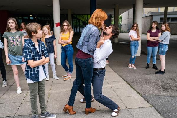 Bild 1 von 17: (vorne v.l.n.r.) Leon Lange (Paul Bohse); Elena Lange (Annika Ernst); Felix \
