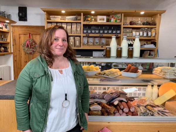 Bild 1 von 8: Im Bild: Gerlinde Pichler Einkauferei.