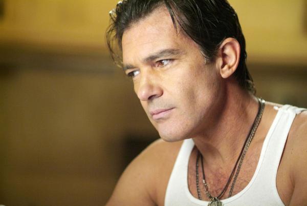 Bild 1 von 19: Um zwei wertvolle Fabergé-Eier zu stehlen und damit seine Schulden bei einem mächtigen russischen Gangster abzahlen zu können, muss Kunstdieb Keith Ripley einen Partner gewinnen. Gabriel Martin (Antonio Banderas) aus Miami ist genau der Richtige für den Job ...