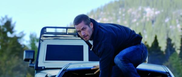 Bild 1 von 18: Nicht nur für die Sicherheit seiner Freunde, sondern auch für die seiner Familie gibt Brian (Paul Walker) alles und muss schließlich einige gefährliche Manöver im Kampf gegen den Bruder von Owen Shaw überstehen ...