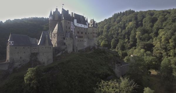 Bild 1 von 5: Burg Eltz ist heute eine der berühmtesten Burgen Deutschlands und befindet sich noch immer in Familienbesitz.