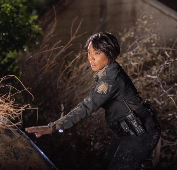Bild 1 von 11: Athena Grant (Angela Bassett)
