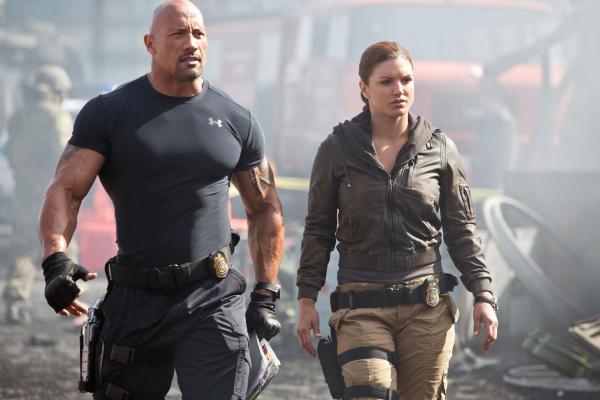 Bild 1 von 29: Hobbs (Dwayne Johnson, l.) und Riley (Gina Carano, r.) arbeiten zusammen an der Verhaftung eines Ex-Soldaten - oder?