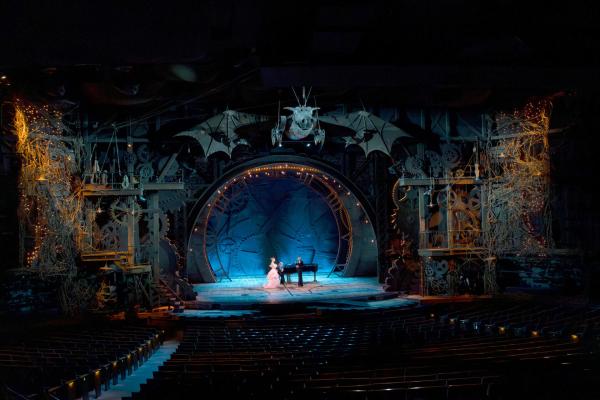 Bild 1 von 4: WICKED: ONE WONDERFUL NIGHT -- Pictured: (l-r) Ariana Grande, Cynthia Erivo -- (Photo by: Ralph Bavaro/NBC)