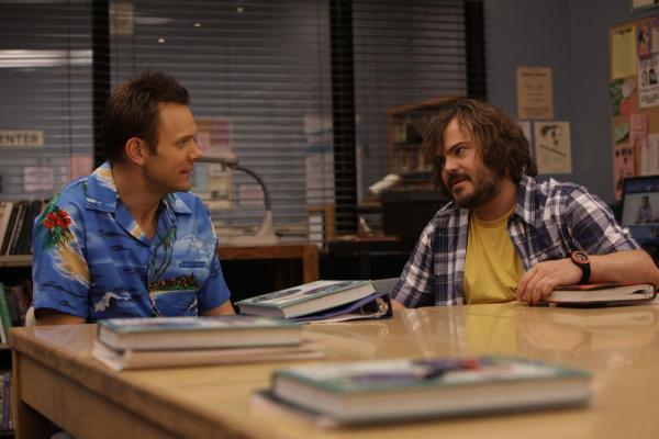 Bild 1 von 26: Während Jeff (Joel McHale, l.) von Pelton zum Chefredakteur der College-Zeitung ernannt wird, möchte Buddy (Jack Black, r.) in die Lerngruppe aufgenommen werden ...