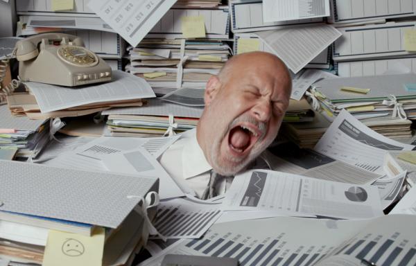 Bild 1 von 2: 85 Prozent aller Menschen sind der festen Überzeugung, Stress sei schädlich. Forschende sprechen hier von einem negativen Stress-Mindset - und gerade das könnte ein Problem sein.