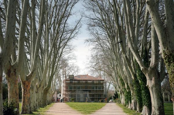 Bild 1 von 6: Das Landhaus der Eltern außerhalb von Aix-en-Provence, die Bastide du Jas de Bouffan, war für Cézanne Rückzugsort sowie Experimentierfeld.