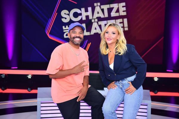 Bild 1 von 6: Simon Pearce (l.); Evelyn Burdecki (r.)
