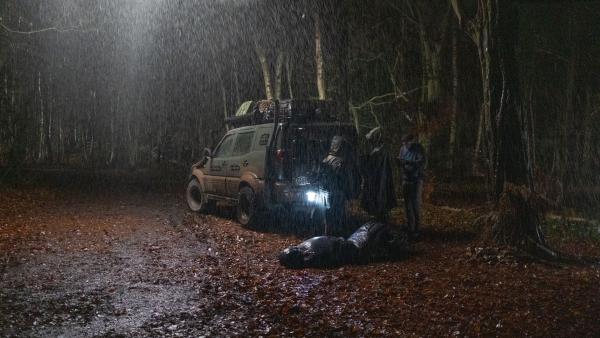 Bild 1 von 8: (v.l.n.r.) Kim Noakes (Maisie Williams); Tina Noakes (Sian Clifford); Nicky (Mawaan Rizwan)