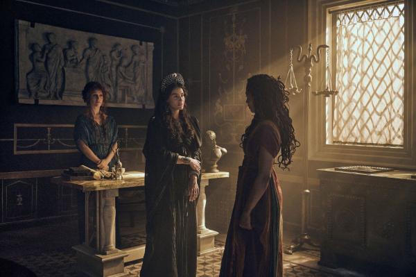 Bild 1 von 7: (v.l.n.r.) Antonia (Gabriella Pession); Berenice (Lara Wolf); Cala (Sara Martins)