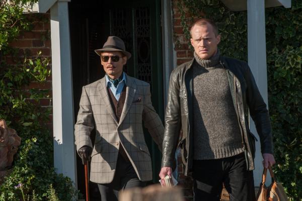 Bild 1 von 8: Lord Mortdecai (Johnny Depp, l.) und sein Diener Jock (Paul Bettany, r.) sind immer wieder in dubiose Geschäfte verwickelt, doch als Steuerschulden sie zu einem ganz besonderen Auftrag zwingen, geraten sie in wirkliche Schwierigkeiten ...
