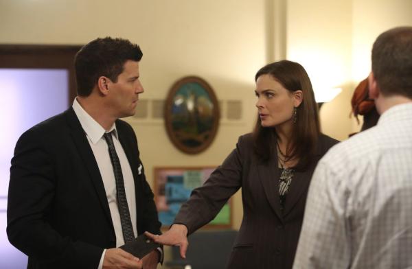 Bild 1 von 7: Seeley Booth (David Boreanaz, l.); Temperance Brennan (Emily Deschanel, r.)