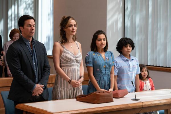 Bild 1 von 13: (v.l.n.r.) Pete (Mark Wahlberg); Ellie (Rose Byrne); Lizzy (Isabela Moner); Juan (Gustavo Quiroz); Lita (Julianna Gamiz)