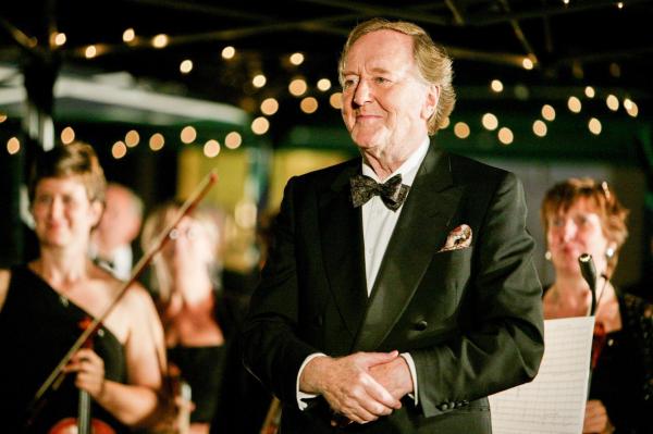 Bild 1 von 14: Im Bild: Robert Hardy (Sir Arnold Raeburn).