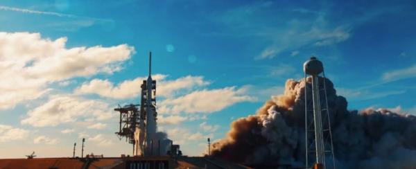 Bild 1 von 1: Eine startende Rakete mit großer Rauchbildung.