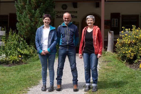 Bild 1 von 9: Im Bild: Islitzeralm; Maria Weiskopf, Johannes Berger, Hildegard Weiskopf.