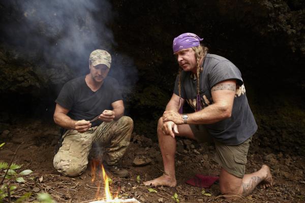 Bild 1 von 3: Joe Teti and Cody Lundin at camp starting a fire with 2-half pieces of bamboo, Maui, Hawaii.