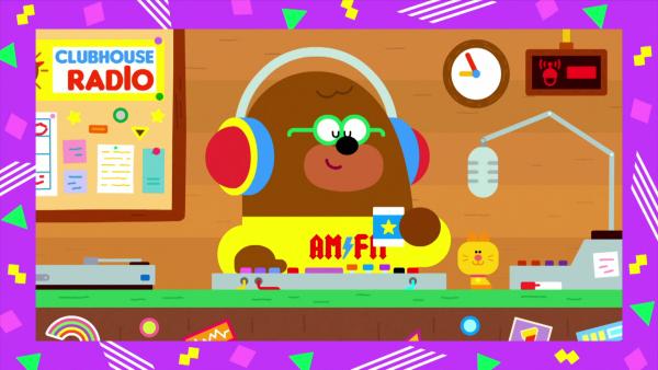Bild 1 von 1: Duggee und die Quirlies moderieren Radioshow.