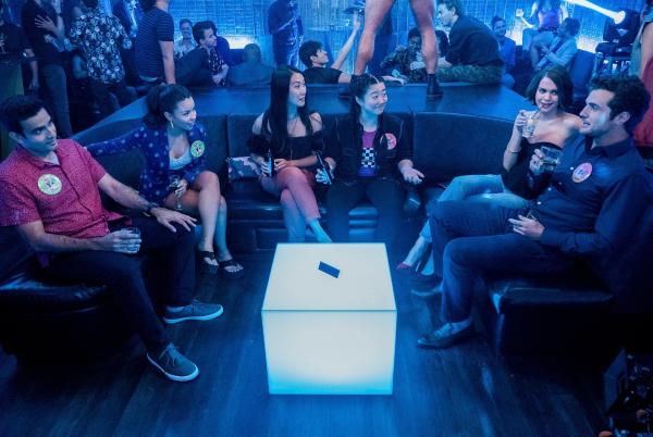 Bild 1 von 22: Im Bild (v.li.): Dhruv Uday Singh (Raj Patil), Cierra Ramirez (Mariana Adams Foster), Kara Wang (Sumi), Sherry Cola (Alice Kwan), Maia Mitchell (Callie Adams Foster), Beau Mirchoff (Jamie Hunter).