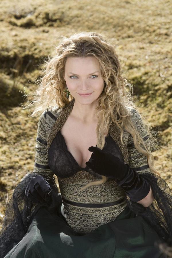 Bild 1 von 11: Sobald sie einen Zauber spricht, altert ein Körperteil der Hexe Lamia (Michelle Pfeiffer). Damit sie ihre Jugend bewahren kann, muss sie die Sternschnuppe finden.