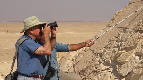 Bild 1 von 3: Meidum gibt den Archäologen noch immer zahlreiche Rätsel auf: Wer erbaute die Pyramide? Und: Wieso gibt es keinen Sarkophag?