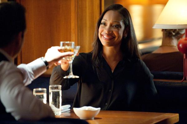 Bild 1 von 4: Harvey Specter (Gabriel Macht) und Kanzleichefin Jessica Pearson (Gina Torres) verbindet eine lange Geschichte - doch die Leitung der Kanzlei verlangt mehr als gegenseitiges Vertrauen. Gemeinsam müssen sie sich gegen Intrigen und Rivalitäten behaupten.