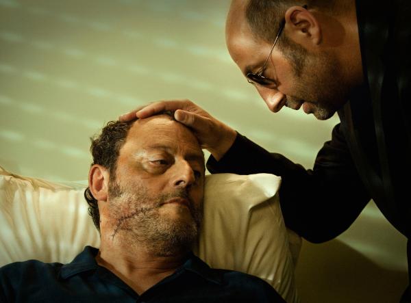 Bild 1 von 7: Charly Mattei (Jean Reno, links) bekommt im Krankenhaus Besuch von seinem einstigen Kompagnon Partner Tony Zacchia (Kad Merad).