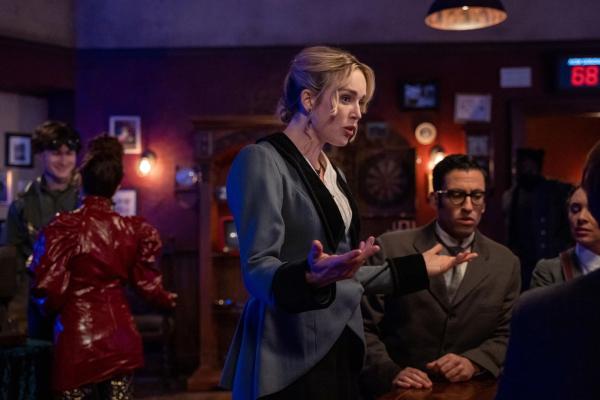 Bild 1 von 18: Sara Lance (Caity Lotz, l.); Gary Green (Adam Tsekhman, r.)