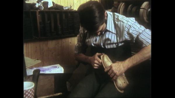 Bild 1 von 2: Der Schuster bleibt bei seinem Leisten.