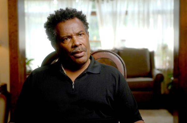 Bild 1 von 6: Garnell Whitfield, Sohn eines Opfers des rechtsextremistischen Anschlags von Buffalo im US-Bundesstaat New York im Mai 2022