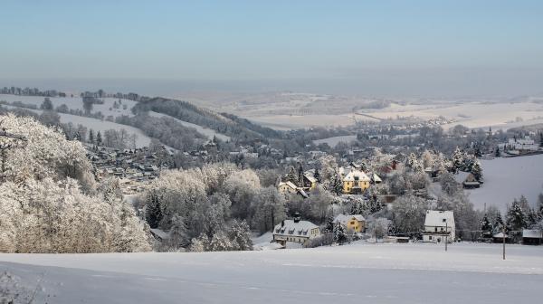 Bild 1 von 7: Blick auf Pöhla im Schnee