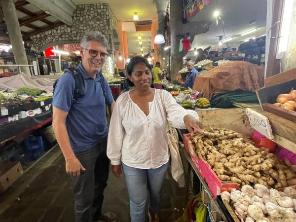 Bild 1 von 14: Die Archäologin Dr. Jayschree Mungur-Medhi hat sich bereit erklärt Daniel bei seiner Schatzsuche auf Mauritius zu unterstützen.