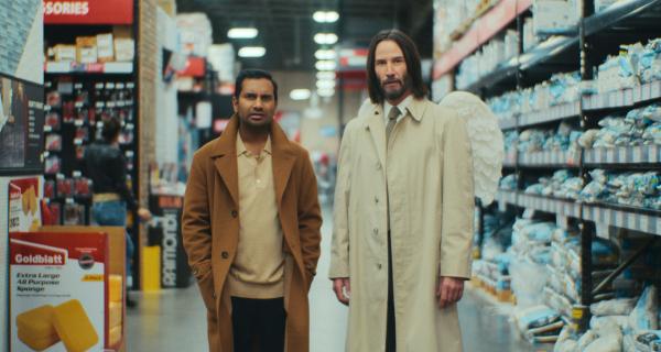 Bild 1 von 6: Aziz Ansari as Ari and Keanu Reeves as Gabriel in Good Fortune. Photo Credit: Courtesy of Lionsgate