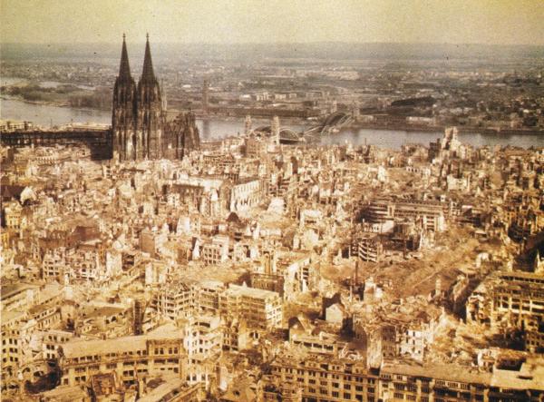 Bild 1 von 2: Köln im Jahr 1945.