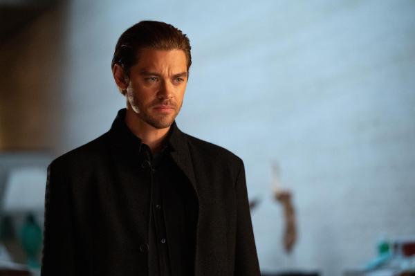 Bild 1 von 14: Malcolm Bright (Tom Payne)