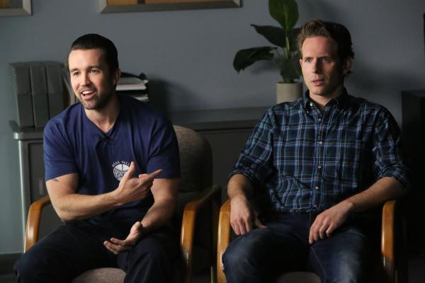 Bild 1 von 8: Mac (Rob McElhenney, l.); Dennis Reynolds (Glenn Howerton, r.)