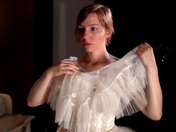 Bild 1 von 19: Obwohl Rebecca (Katharina Schüttler) bereits ein traumhaft schönes Brautkleid besitzt, ist sie bereit, zur Hochzeit Gerlindes \