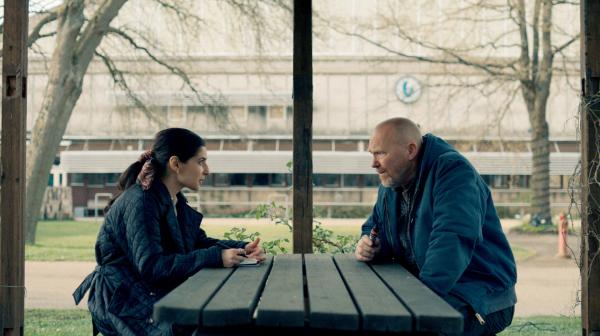 Bild 1 von 3: Der Vorgesetzte von Andreas, Stark (Morten Hauch-Fausbøll) und Emily (Siir Tilif)