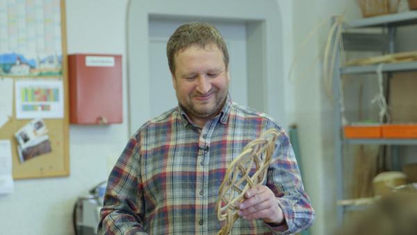 Bild 1 von 3: Der Film erzählt die Geschichte der Schreibmaschine und des Paternosters, von Kohleofen und Teppichklopfer.