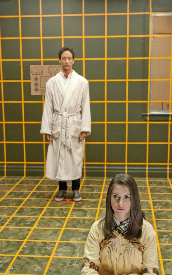 Bild 1 von 12: Abed Nadir (Danny Pudi, l.); Annie Edison (Alison Brie, r.)