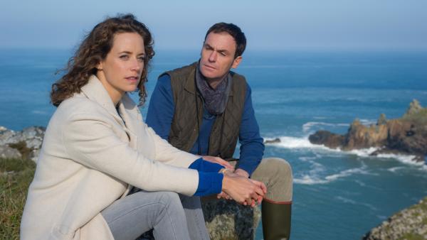 Bild 1 von 14: Da ihr Herz für einen anderen schlägt, löst Helen (Anja Knauer) die Verlobung mit Edward (Anian Zollner).