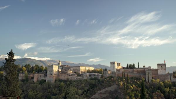Bild 1 von 3: Die Alhambra gehört zum UNESCO Weltkulturerbe. Die Palaststadt ist eines der beliebtesten Touristenziele in ganz Europa.