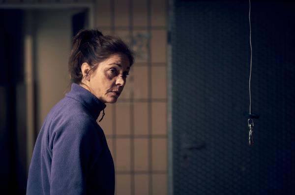 Bild 1 von 4: Nur weil die Männer nicht fähig sind, eine Sache zu Ende zu bringen, lässt Moni (Ulrike C. Tscharre) sich noch lange nicht ihr Leben zerstören.