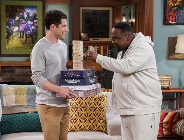 Bild 1 von 18: Dave Johnson (Max Greenfield, l.); Calvin Butler (Cedric the Entertainer, r.)
