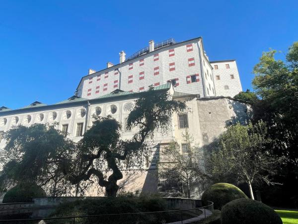 Bild 1 von 14: Im Bild: Schloss Ambras in Tirol.