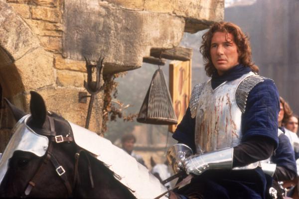 Bild 1 von 8: Lancelot (Richard Gere) wird von Gewissensqualen zermürbt. Er liebt die Frau von König Artus, der ihn wie einen Sohn bei sich aufgenommen hat.