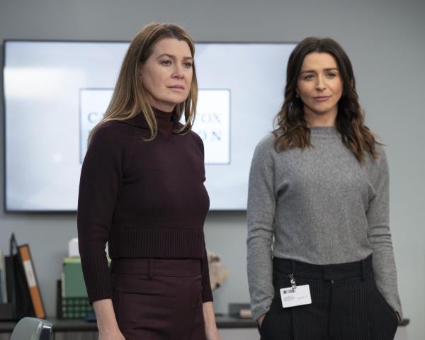 Bild 1 von 14: Dr. Meredith Grey (Ellen Pompeo, l.); Dr. Amelia Shepherd (Caterina Scorsone, r.)