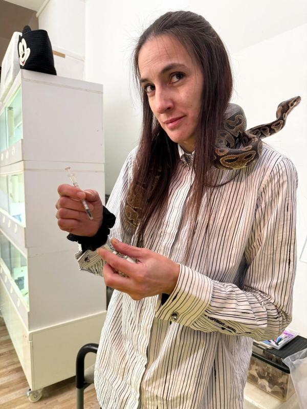 Bild 1 von 6: Im Bild: Barbara Ferber von der Tiervermittlung Leo of Hope.