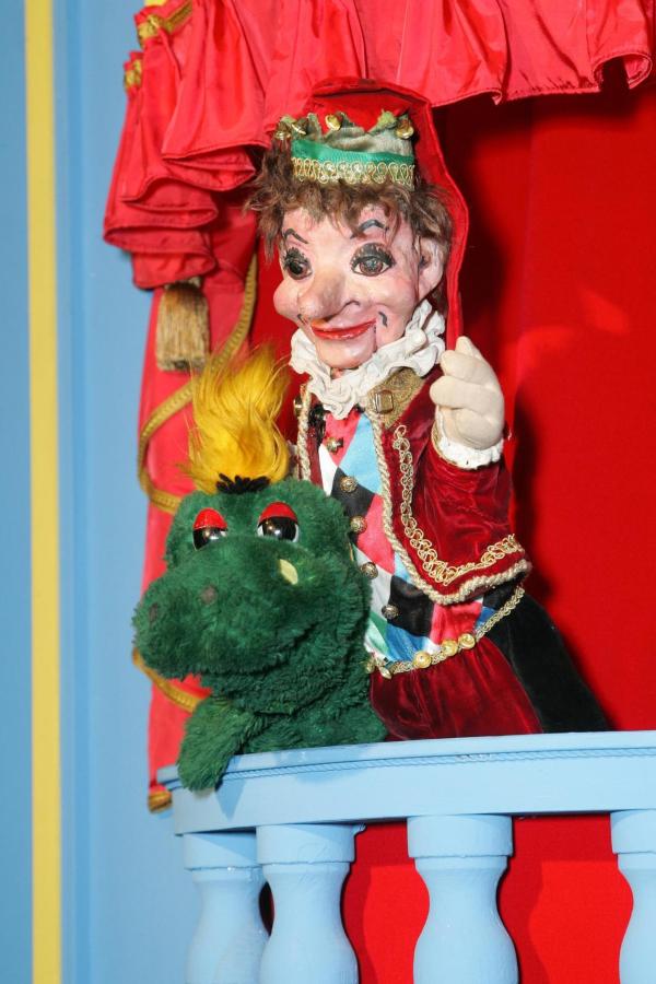 Bild 1 von 24: Im Bild: Kasperl und Buffi.